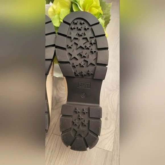 ZBY Embossed Croc Off-white Penny 2.25" Platform Lug Loafer Heel,  Women's US 9 - Picture 14 of 15